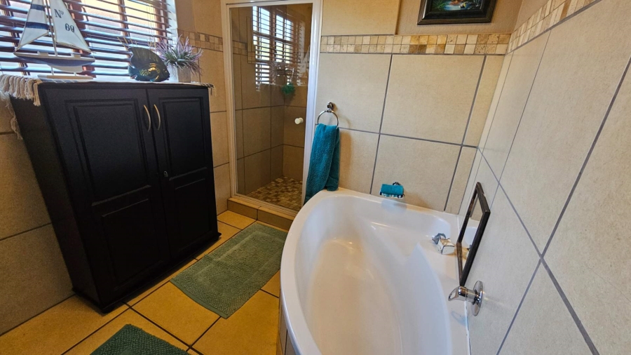3 Bedroom Property for Sale in Meerhof North West